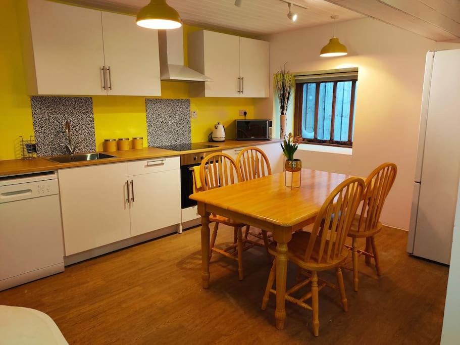 2 Bed Barn Conversion Tibenham Exterior photo